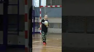 Сорвал аплодисменты двумя трикшотами 🏀 #кэсбаскет #freestyle #trikshots #basketball #dimavasilov