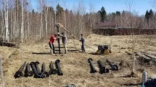 Закручивание винтовых свай гидравлической установкой УПВС