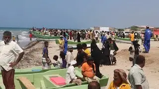 توزيع قوارب مع محركاتها على صيادي الحديدة لتحسين دخلهم المعيشي