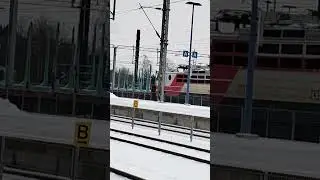 2 punasta Sr1:st&auml; matkalla Romuun #train #trainspotting #shorts