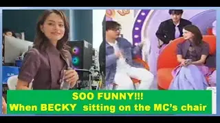 (#freenbeckisreal) SOO FUNNY!!! When BECKY  sitting on the MC&rsquo;s chair so he sat on the floor instead