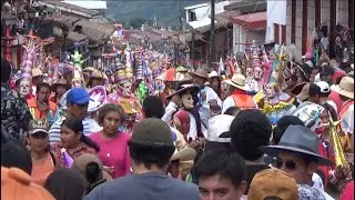 Llegada a la iglesia y subida del arco floral Xico 2023