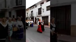 Desfile de milicianos de la batalla del Tollo en Utiel y a m&iacute; altura haciendo menci&oacute;n a mi regimieno