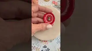 Милый (но немного пугающий 😅) жучок-обнимашка 😍