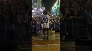 Festa dei Gigli Barra: Giusy Attanasio con la maglia di Mazzocchi 🎤💙
