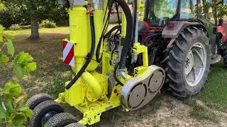 Effeuilleuse COLLARD ELLIPSE-MULTIROTOR E2200 3P avant vendanges / E2200 3P COLLARD leaf remover.