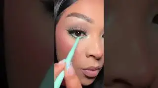 Soft mint makeup look #makeup