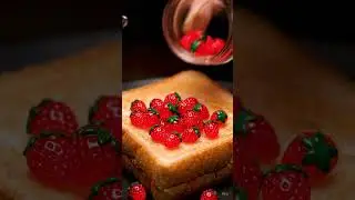 Glass strawberries toast &mdash; would you try? 🍓🍞