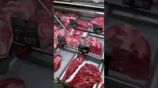 Мясная продукция в супермаркете Bonpreu, Барселона, Испания