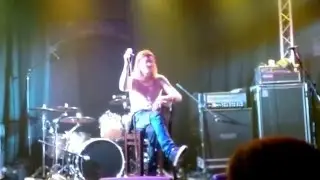 *Language Warning* Puddle of Mudd SPLIT - Lead singer Wes Scantlin breakdown at Doncaster