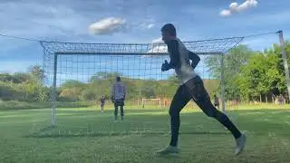 Tenho que melhorar #gkgloves #goalkeeping #goleirodealuguel #viral #n1 #luva #futeball #football 