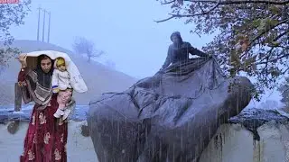 Heavy rain and waterenteringKhadijas hutand Khadijas cries and effortsto save her from the neighbors