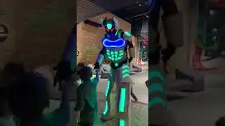 Rob&ocirc; de led faz um show na sua festa 🎈