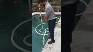 Ocean Blue Pools and Spas Vacumming
