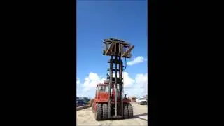 Kalmar 62.000lbs capacity forklift at Savannah,SC (Up and down)