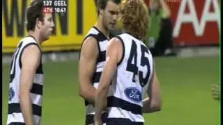 Future Geelong AFL coach Chris scott fails to lay a hand on Cameron Ling in the goal square