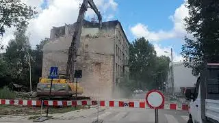 Wyburzanie kamienicy przy ul. Głowackiego 8