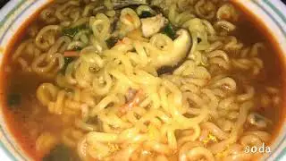 Trying Han Kitchen Pocha Ramyun Noodles