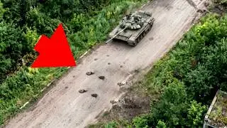 Российский танк Т-62М наехал на очень чёткую линию противотанковых мин