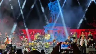 3 generations of Supertramp performing Give a Little Bit in Budapest on 21 Aug 2025
