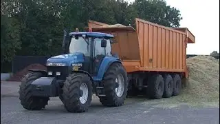 Maïs 2008 Verschillende loonwerkers op 1 kuil bij een biogas met o.a.New Holland 8970 en 8870