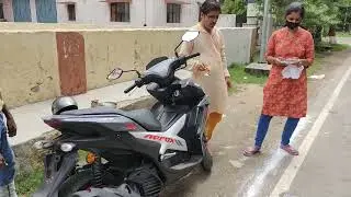 yahama aorox 155cc ki Panditji Puja karte hue