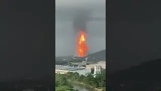 Fire continues to fuel leaked gas from Petronas&rsquo; main gas pipeline near Putra Heights, Subang.