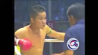Jongsanan Fairtex vs Sakmongkol - The Elbow Battle (Muay Thai) 1995