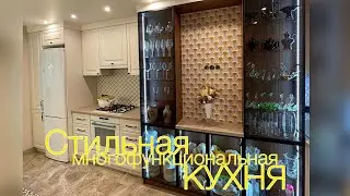 Красивая угловая кухня, с фасадами в эмали и фрезеровкой, так же фасадами из стекла в алюм профиле.