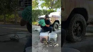 &iexcl;C&oacute;mo lavar una camioneta F150 roja!