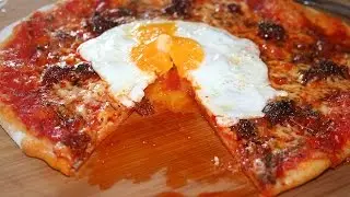 Pizza de sobrasada, queso de Mah&oacute;n y huevo frito