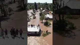 #FloodRescue #SevereStorms #USAWeatherNews #FloodingToday #NaturalDisaster2025