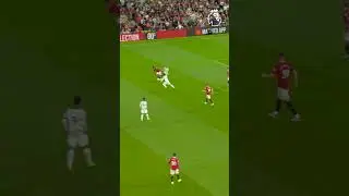 Sancho sends the defender and scores vs Liverpool