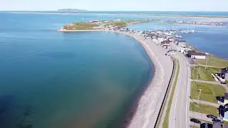 Survol d'Havre-Aubert aux îles de la Madeleine (Québec)