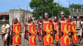 Groepen uit Belgisch Limburg tijdens de Ommegang van de Heiligdomsvaart in Maastricht op 15 juni.