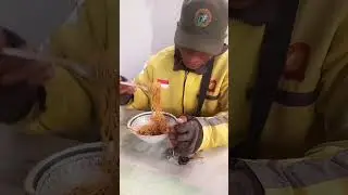 even brush instant noodles because of severe hunger#vlog kuliner indonesia