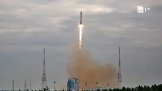 Niset drejt h&euml;n&euml;s anija kozmike &ldquo;Luna-25&rdquo;/ Rusia p&euml;rfshihet n&euml; gar&euml;n p&euml;r t&euml; gjetur uj&euml; n&euml; H&euml;n&euml;