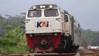 VIDEO KERETA API | Menunggu Kereta Api di Perlintasan dan Tikungan