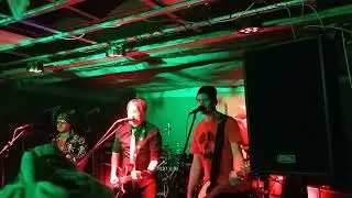 Felleng &bull; Van el&eacute;g bajom &bull; &eacute;lőben 