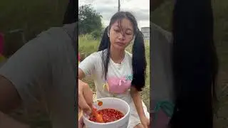 กุ้งย่างกับน้องใบข้าวเด้อจ้า #food #funny #pets #family #cutebaby #eating