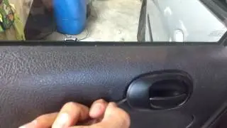 Como tirar o forro de porta do Peugeot 206