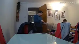 🔴 24/7 LIVE: Italian Couple in London - Real Life [DINING ROOM 🍽️] - MiGIPepeVibes - Cam 2