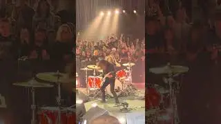 Dave Grohl and Ilan Rubin jamming at the Foo Fighters show