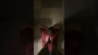 How to crack his back