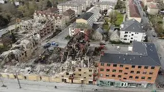 VILD DRONEVIDEO AF UDBRÆNDT BOLIGBLOK I VANLØSE
