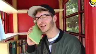 Rote Telefonzelle als B&uuml;cherschrank
