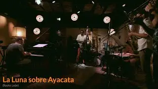 Rayko Le&oacute;n - La Luna sobre Ayacata