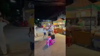 Cute Thai kids performing to help their parents, Chiang Mai, Thailand 🇹🇭
