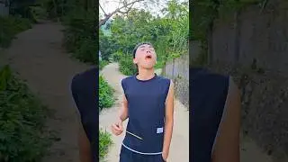 Добрый дедушка ест конфеты на шпажках и смешной #2158😱😛😭