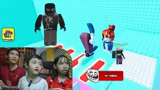 Bạn Bo thích thú vì tháp này có thể quay ngược thời gian